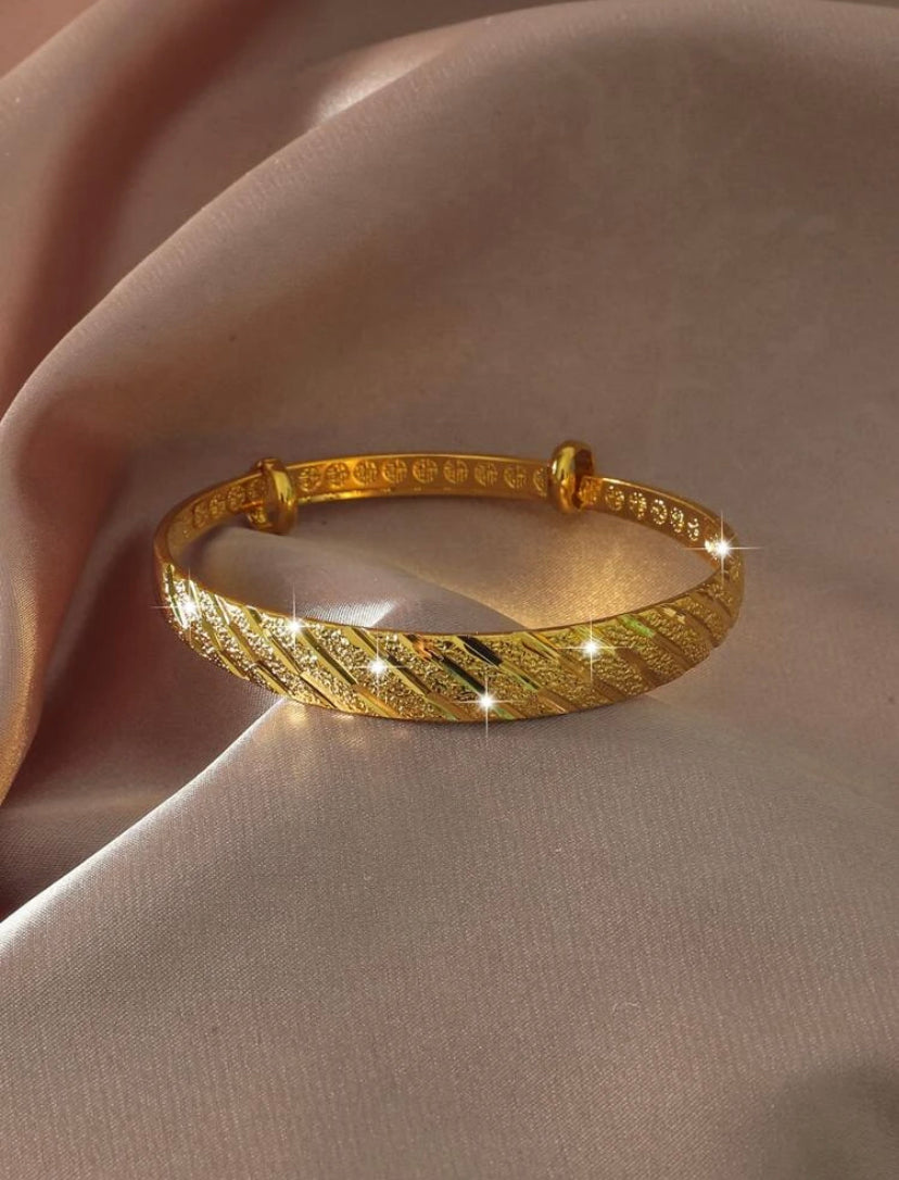 “Rich Aunty” Bangles